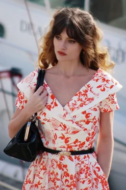 New Vintage Diva Greta Swing Jurk In Wit Met Rode Rozen Print